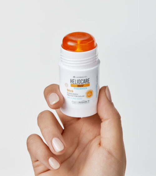 HELIOCARE 360 Pediatric Stick SPF 50+ open cap